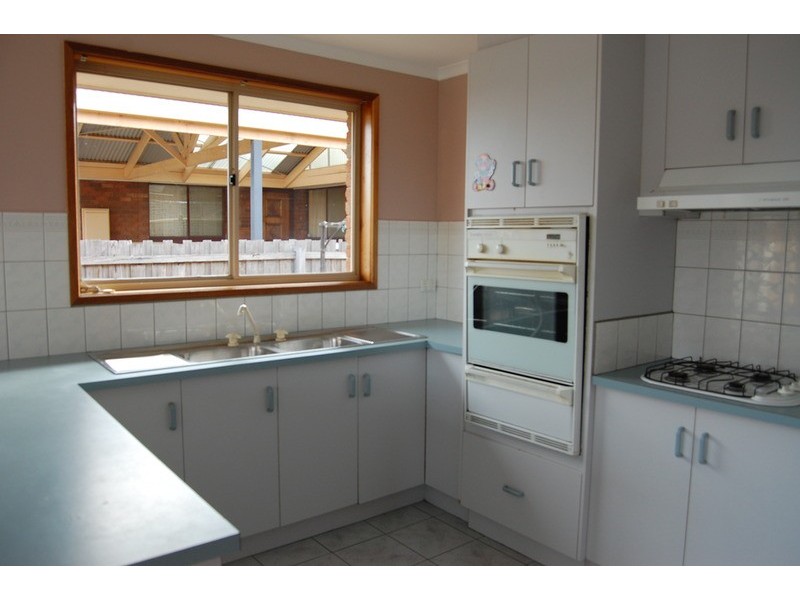 2/73 Greaves Street, Werribee VIC 3030