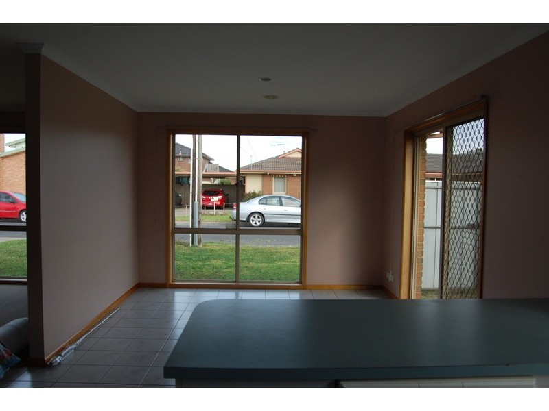 2/73 Greaves Street, Werribee VIC 3030