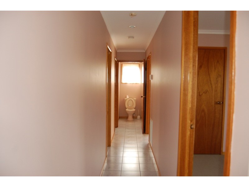 2/73 Greaves Street, Werribee VIC 3030