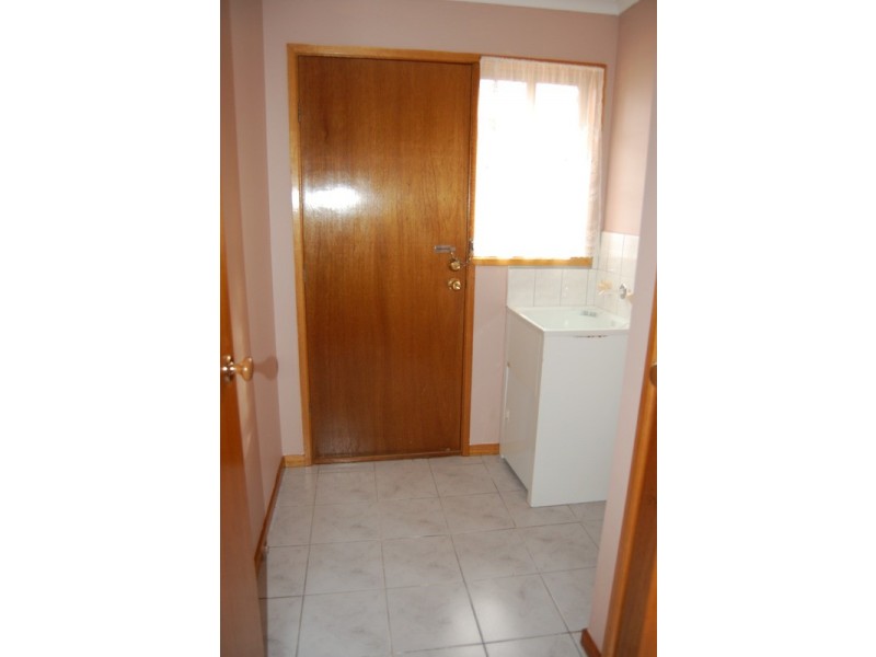 2/73 Greaves Street, Werribee VIC 3030