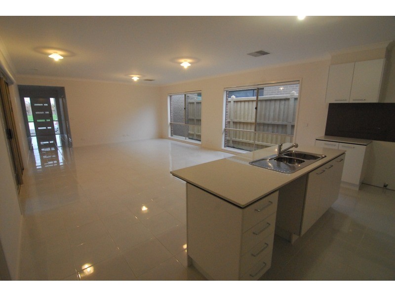 6 McKeown Avenue, Williams Landing VIC 3027