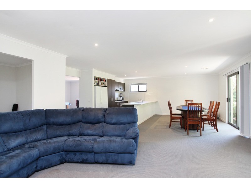 13 Lindsay  Gardens, Point Cook VIC 3030