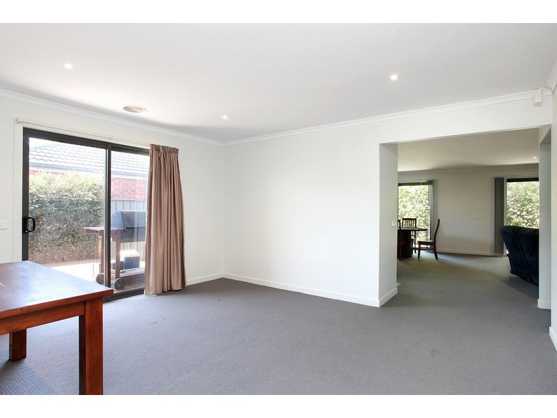 13 Lindsay  Gardens, Point Cook VIC 3030