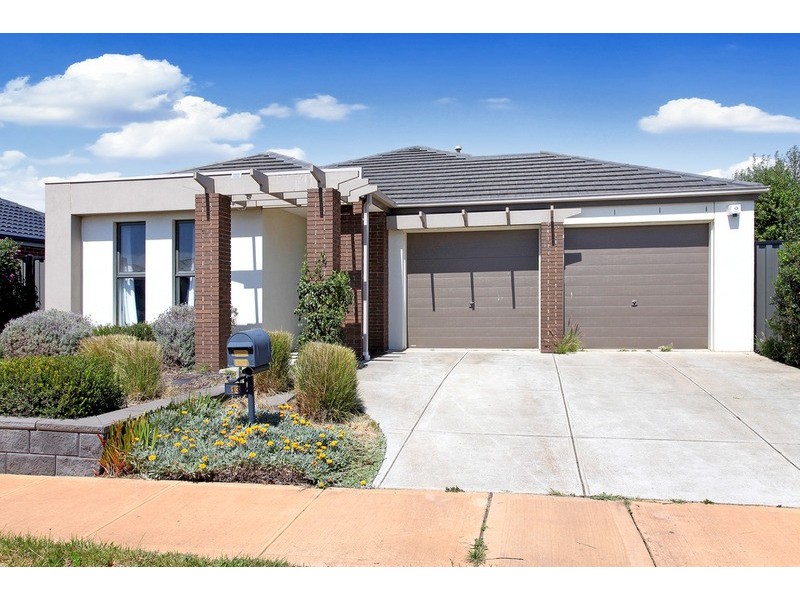 13 Lindsay  Gardens, Point Cook VIC 3030