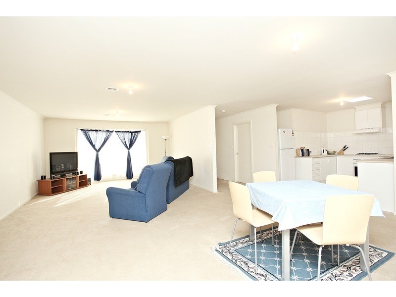 2/29 Rutman Close, Werribee VIC 3030