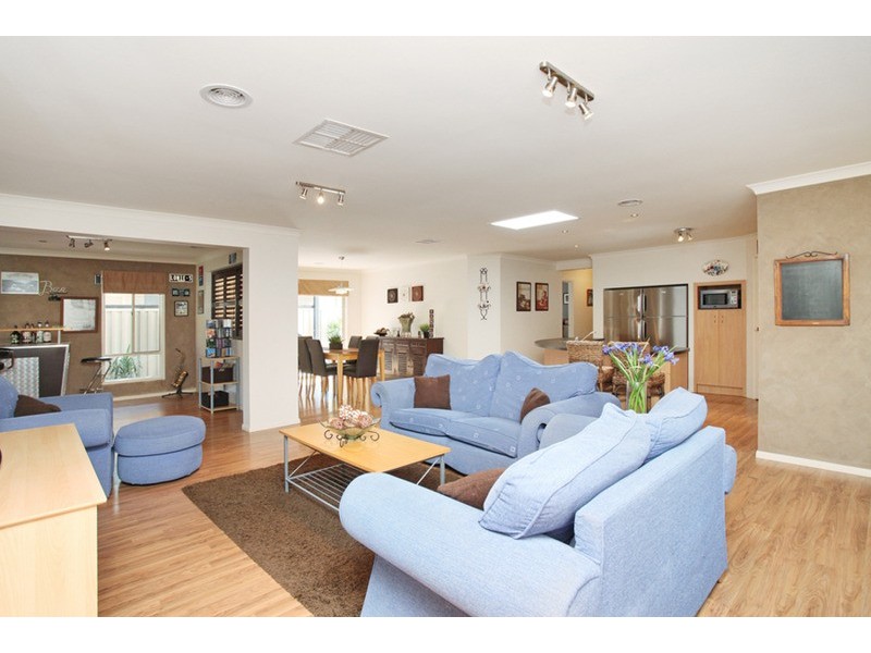 8 Diana Drive, Werribee VIC 3030