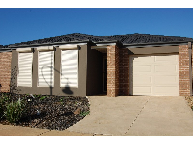 11 Breasly Park Way, Point Cook VIC 3030