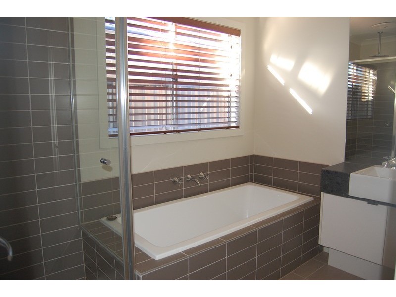 11 Breasly Park Way, Point Cook VIC 3030