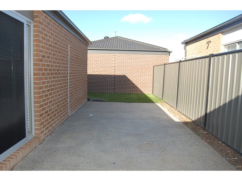 11 Breasly Park Way, Point Cook VIC 3030