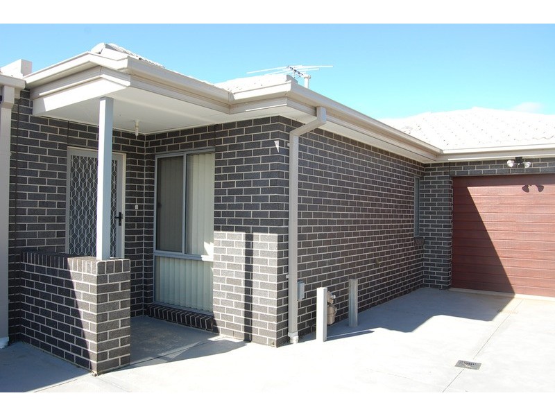 2/61 Henry Drive, Altona Meadows VIC 3028