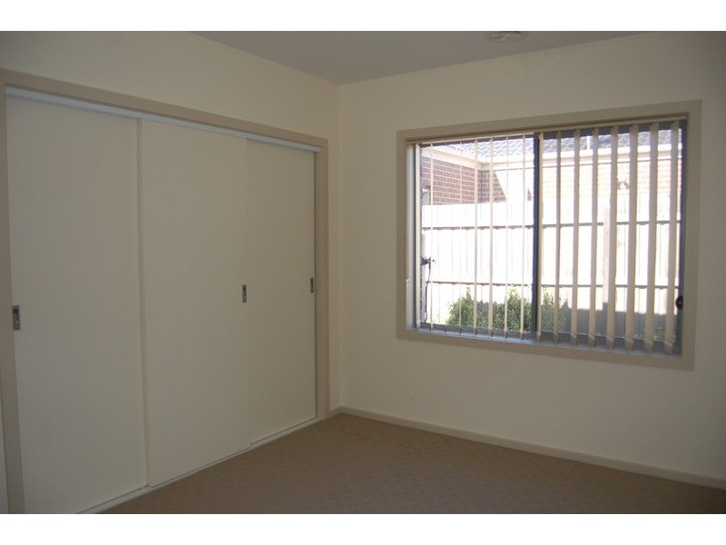 2/61 Henry Drive, Altona Meadows VIC 3028