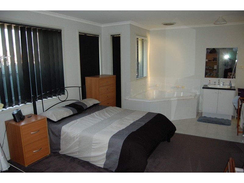 20 Mirabella  Close, Werribee VIC 3030