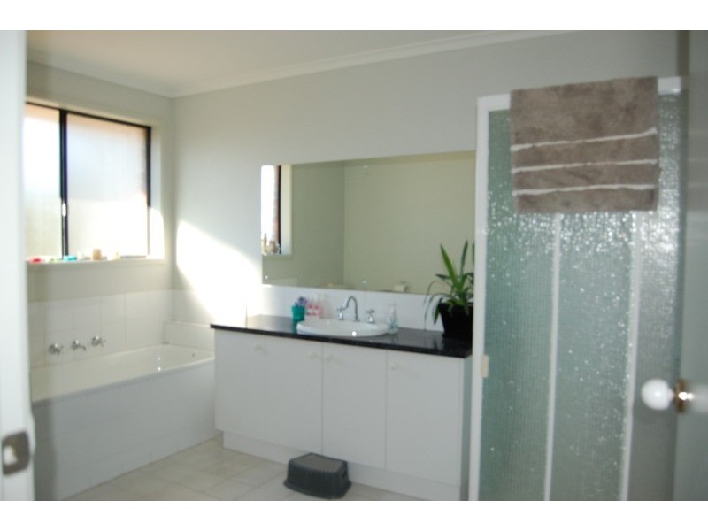 20 Mirabella  Close, Werribee VIC 3030