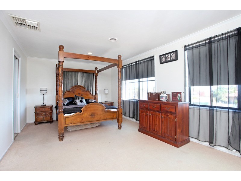 105 Birchwood Boulevard, Hoppers Crossing VIC 3029