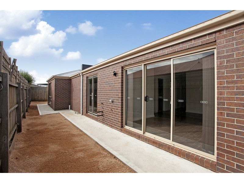 2/66 Rowes Road, Werribee VIC 3030