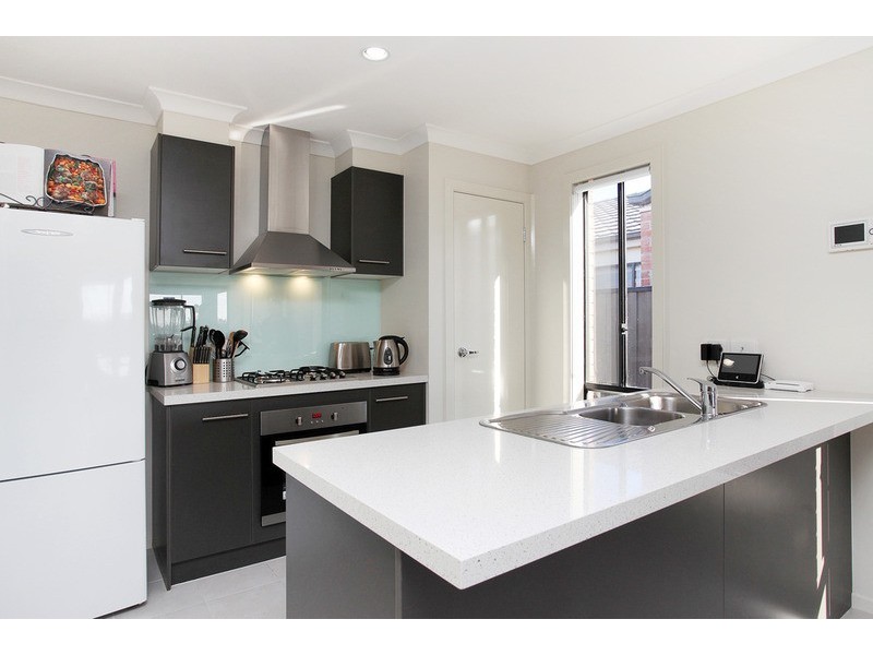 5 Lord Place, Point Cook VIC 3030