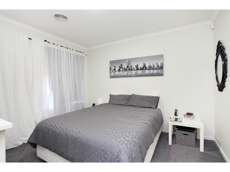 5 Lord Place, Point Cook VIC 3030