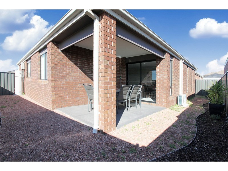 5 Lord Place, Point Cook VIC 3030