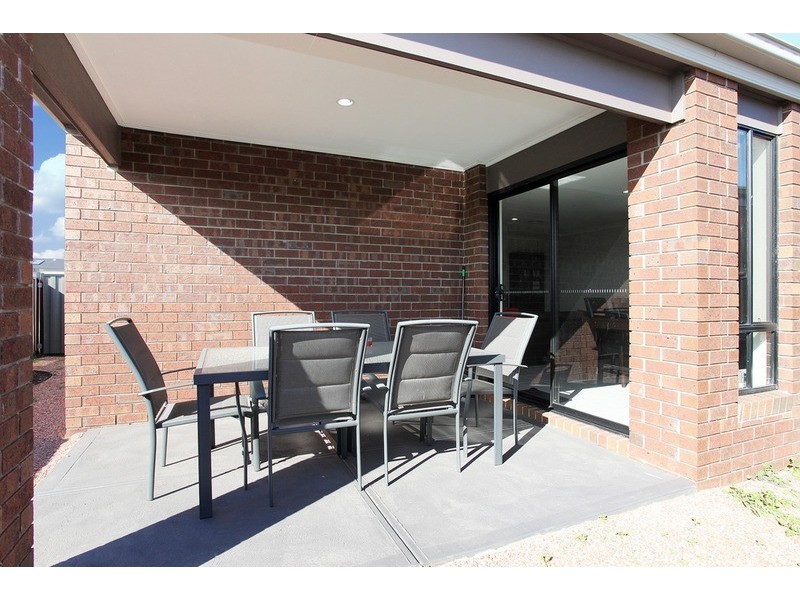 5 Lord Place, Point Cook VIC 3030