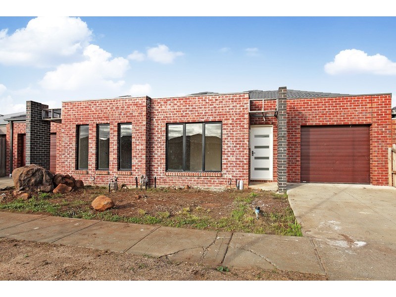 Units 1 & 2/9 McDougall Place & Unit 2/15 McDougall Place, Truganina VIC 3029