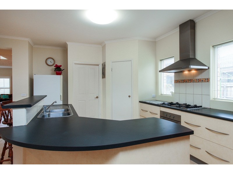 27 Rose Grange Boulevard, Tarneit VIC 3029