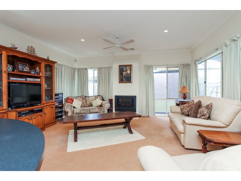 27 Rose Grange Boulevard, Tarneit VIC 3029