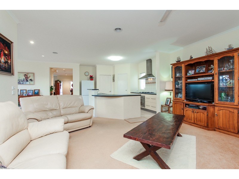 27 Rose Grange Boulevard, Tarneit VIC 3029