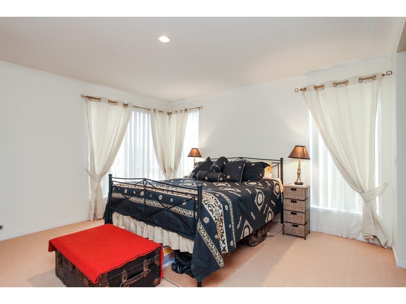 27 Rose Grange Boulevard, Tarneit VIC 3029