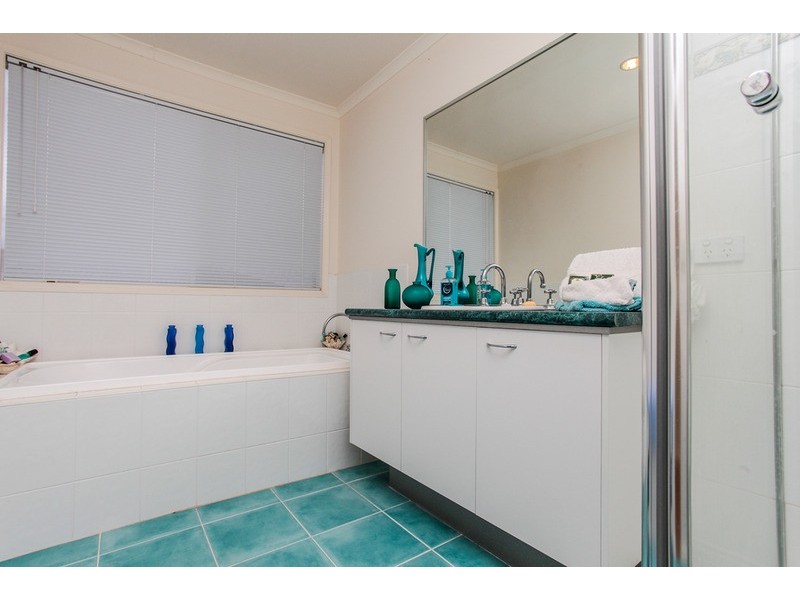 27 Rose Grange Boulevard, Tarneit VIC 3029