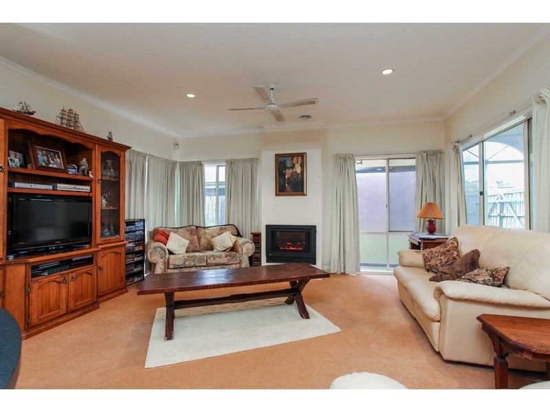 27 Rose Grange Boulevard, Tarneit VIC 3029