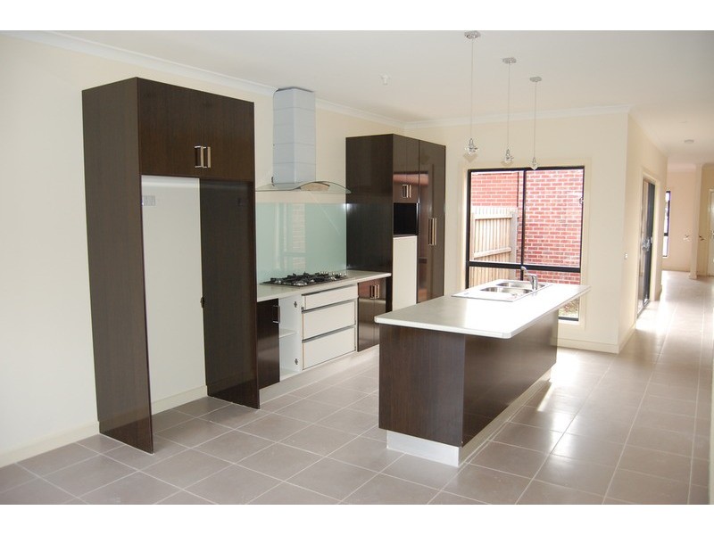 2/15 McDougall Place, Truganina VIC 3029