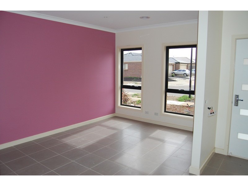 2/15 McDougall Place, Truganina VIC 3029