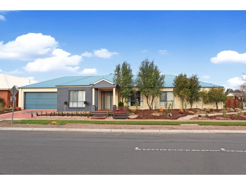 22 Diamond Drive, Werribee VIC 3030