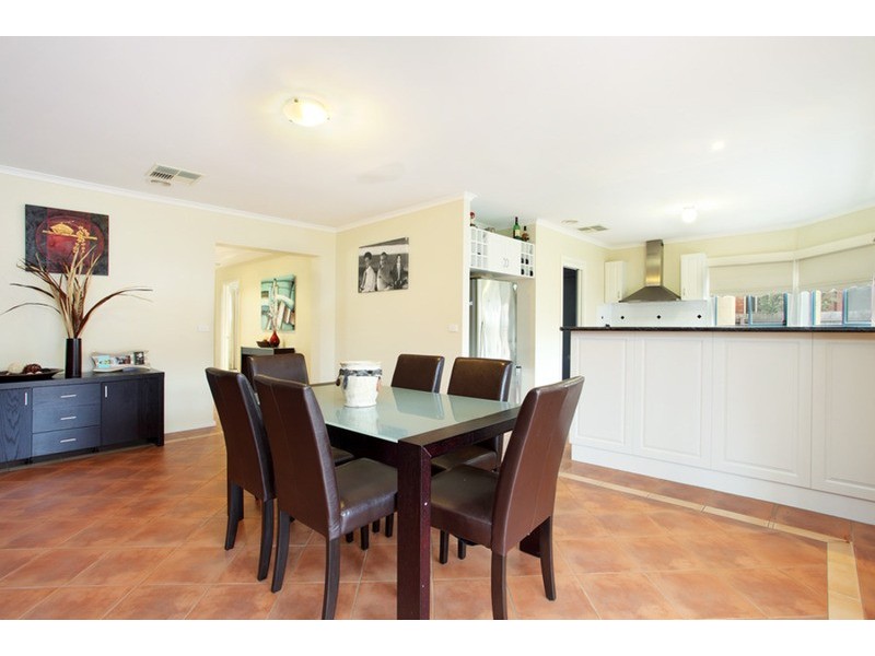 22 Diamond Drive, Werribee VIC 3030