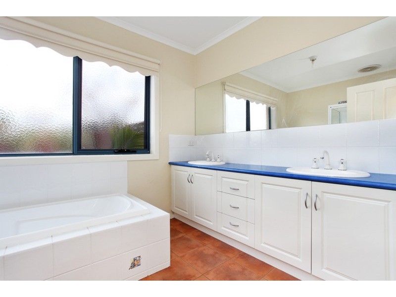 22 Diamond Drive, Werribee VIC 3030
