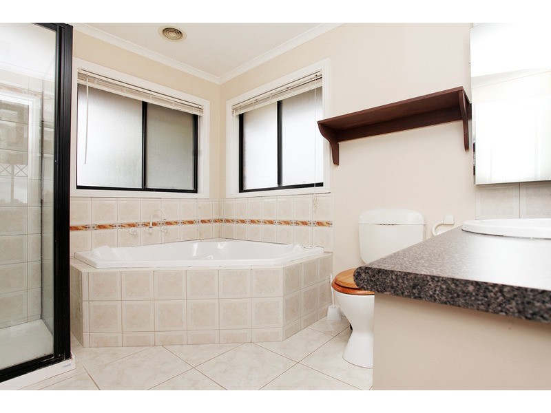 18 Anglers Court, Seabrook VIC 3028