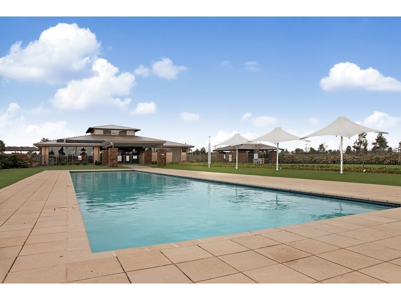 13 Edmund Drive, Tarneit VIC 3029