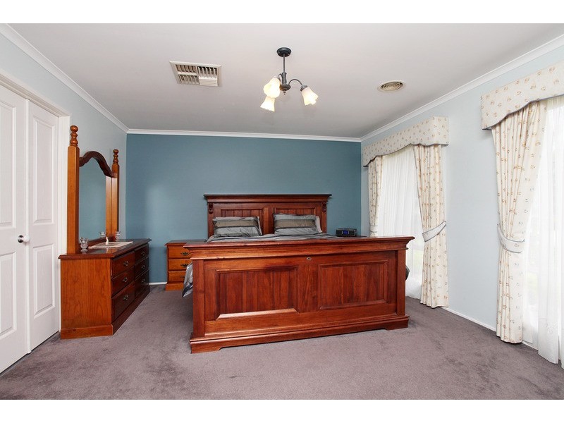 2 Mirage Walk, Point Cook VIC 3030