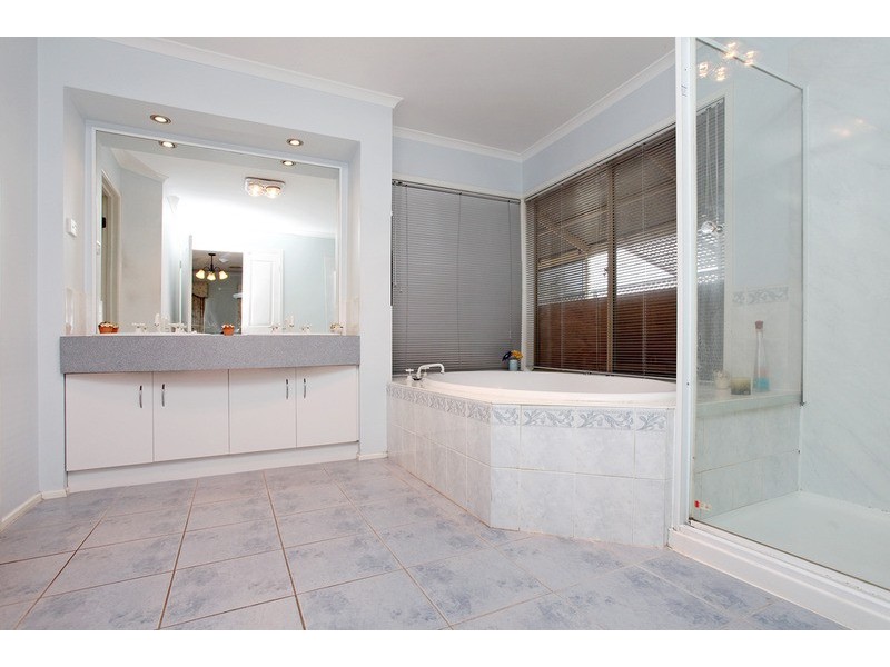 2 Mirage Walk, Point Cook VIC 3030