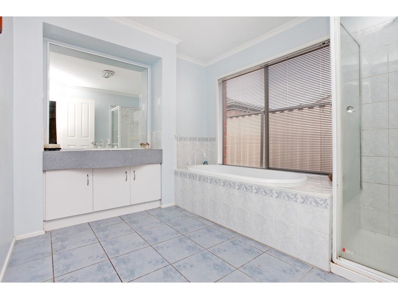 2 Mirage Walk, Point Cook VIC 3030