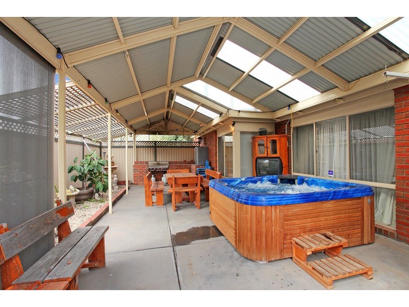 2 Mirage Walk, Point Cook VIC 3030