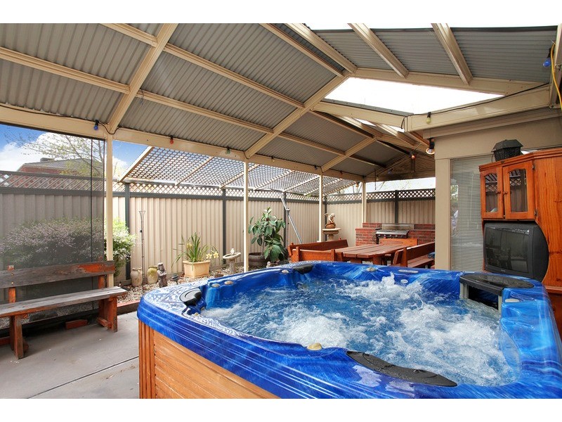 2 Mirage Walk, Point Cook VIC 3030