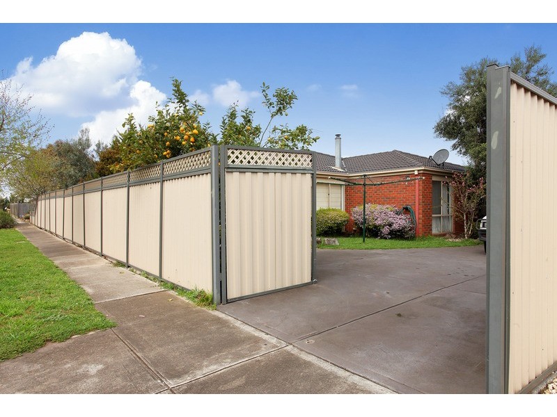 2 Mirage Walk, Point Cook VIC 3030