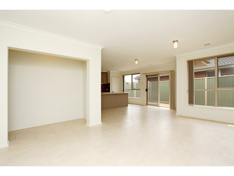 1/2 Don Avenue, Hoppers Crossing VIC 3029