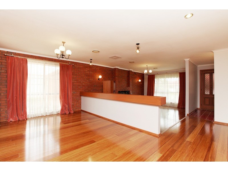 12 Buckingham Drive, Werribee VIC 3030