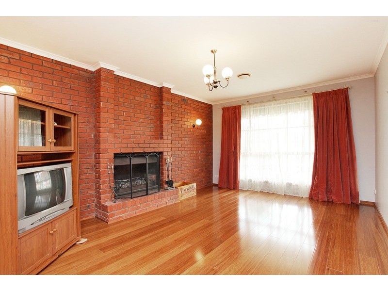 12 Buckingham Drive, Werribee VIC 3030