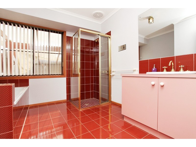 12 Buckingham Drive, Werribee VIC 3030