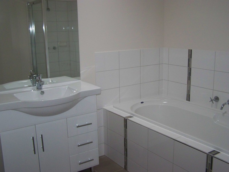 2/76 Westmeadows Lane, Truganina VIC 3029