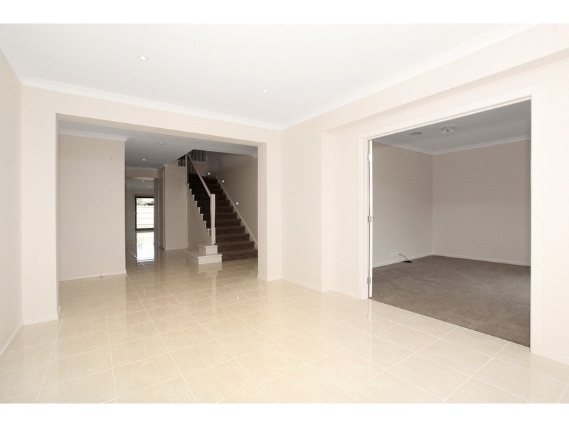 8 Kingsford Drive, Point Cook VIC 3030