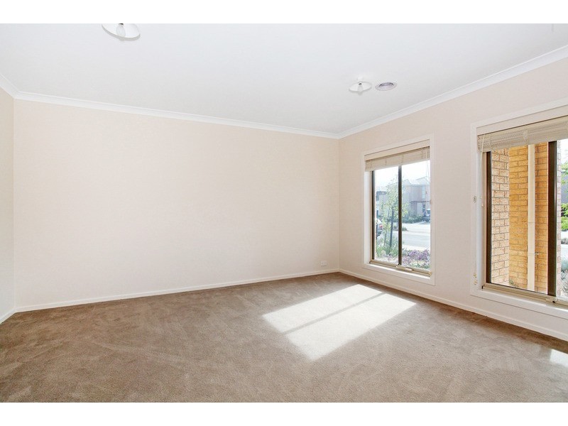 8 Kingsford Drive, Point Cook VIC 3030